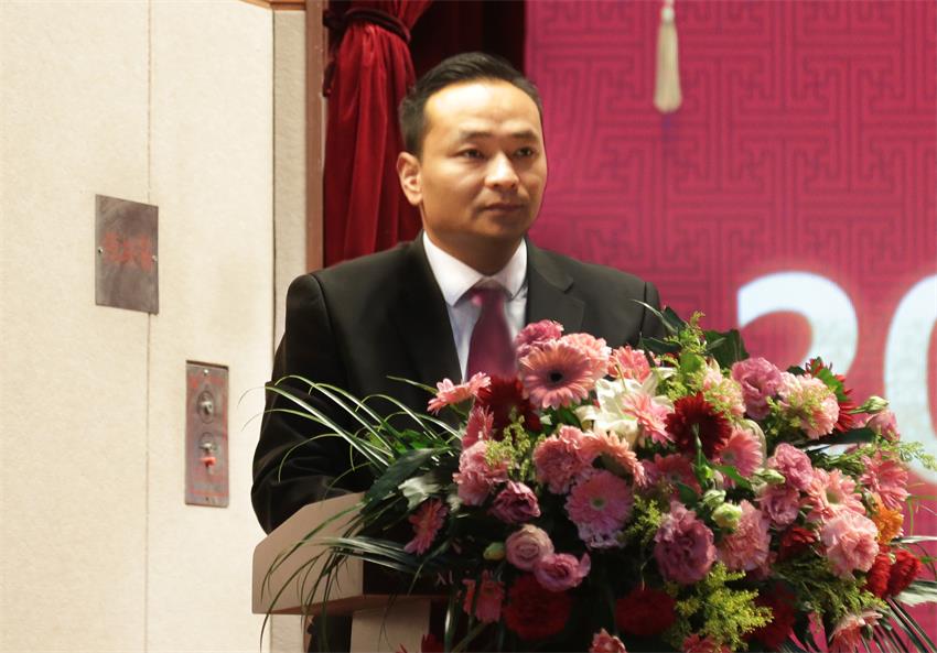 集团副总、纪委副书记张成彪同志作天空平台_天空（中国“关于2018年违纪违规及重大事故责任单位的通报及处理决定”